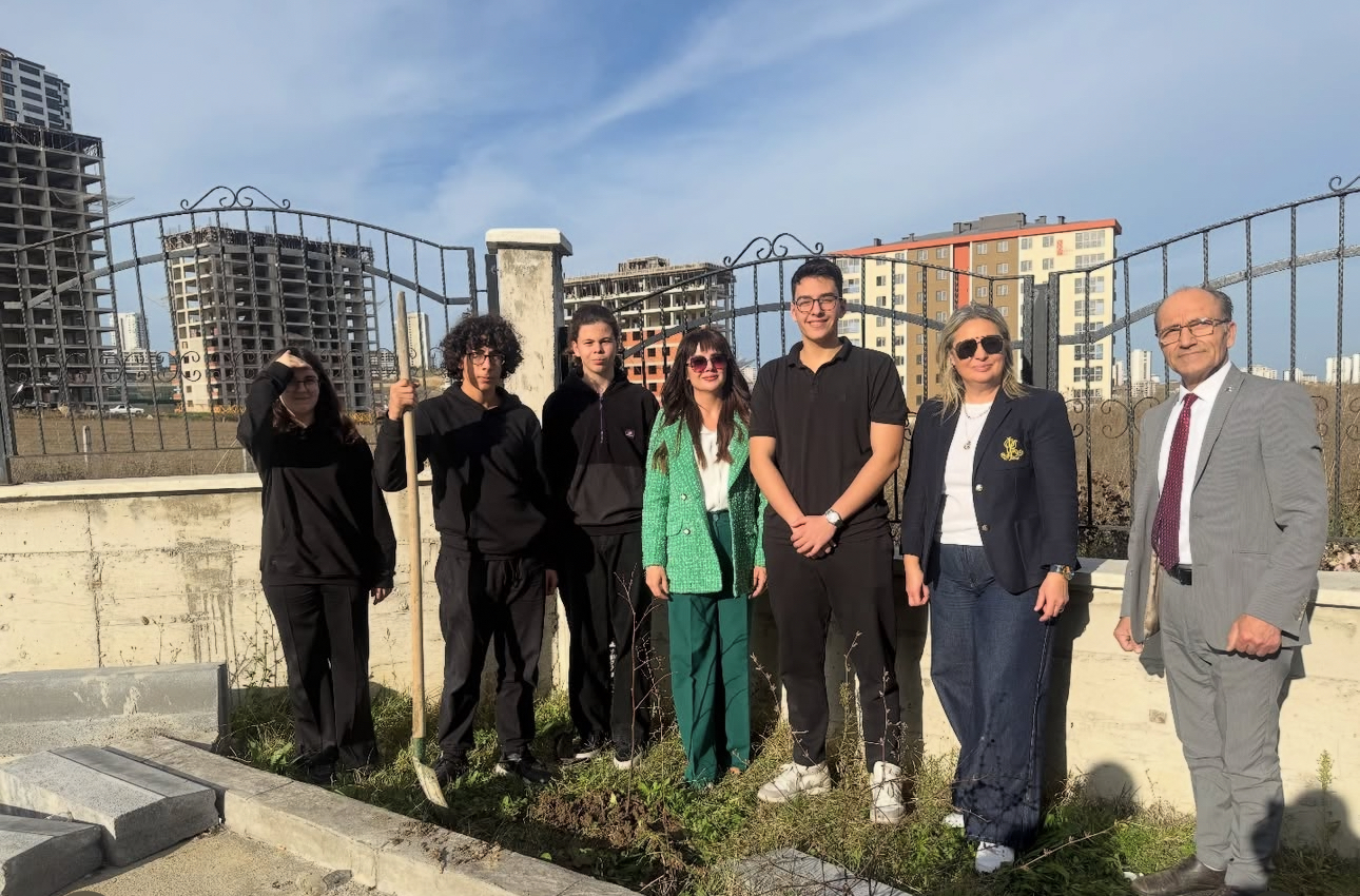 Gençlerden Sürdürülebilir Gelecek İçin Fidan Dikimi