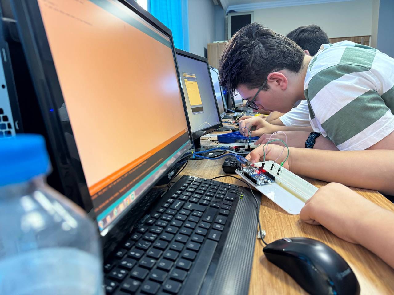 Genç-Arge'de Akran Eğitimi ile Robotik ve Kodlama Çalışması