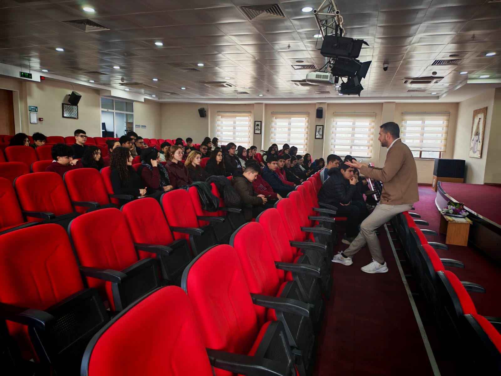 MENTEŞE GENÇ ARGE ''Yapay Zekânın Geçmişten Günümüze Gelişimi ve Eğitimde Kullanımı'' ATÖLYESİ