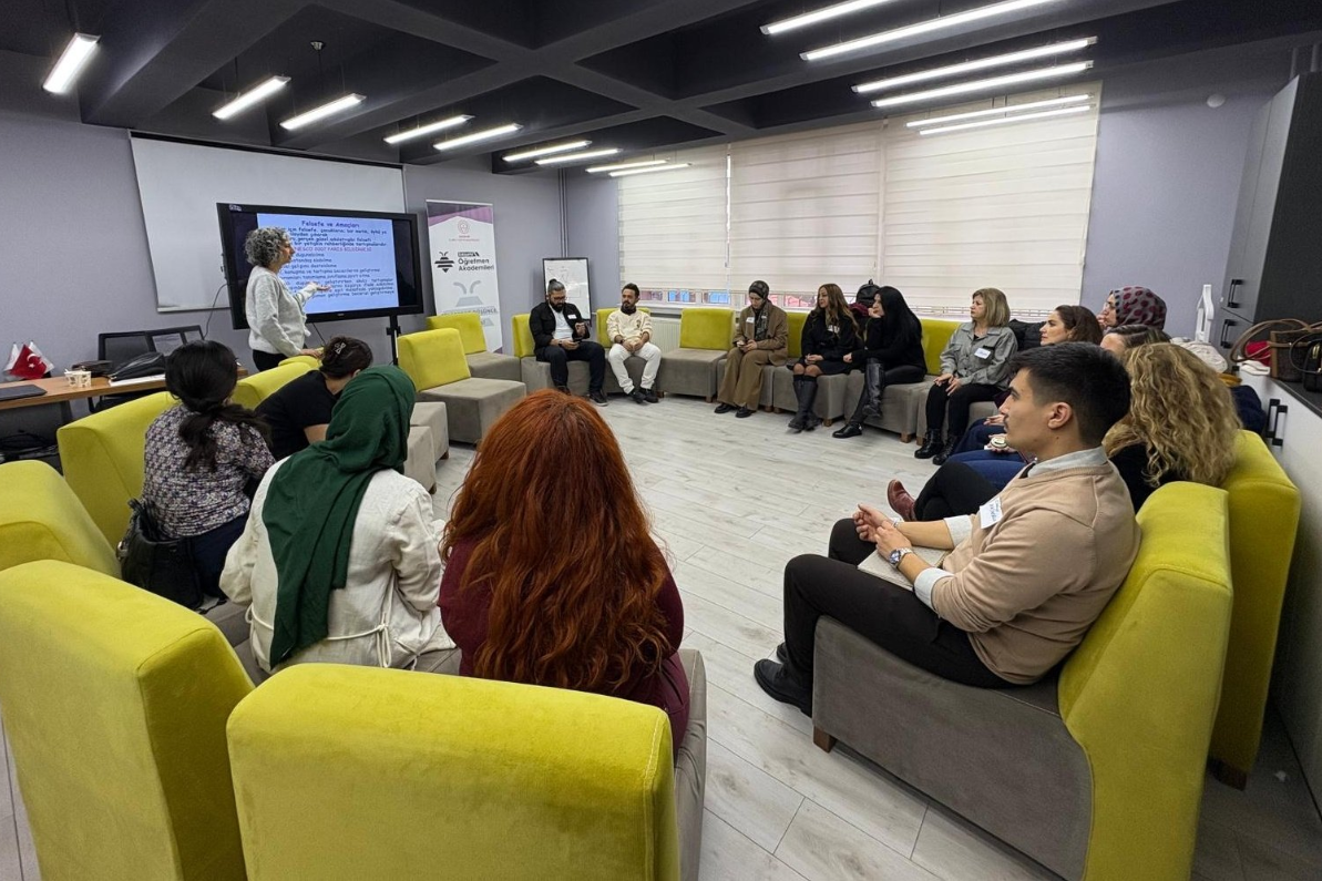 Eğitimin Düşünsel Mimarları İş Başında: Felsefe ve Düşünce Akademisi’nde P4C Atölyesi