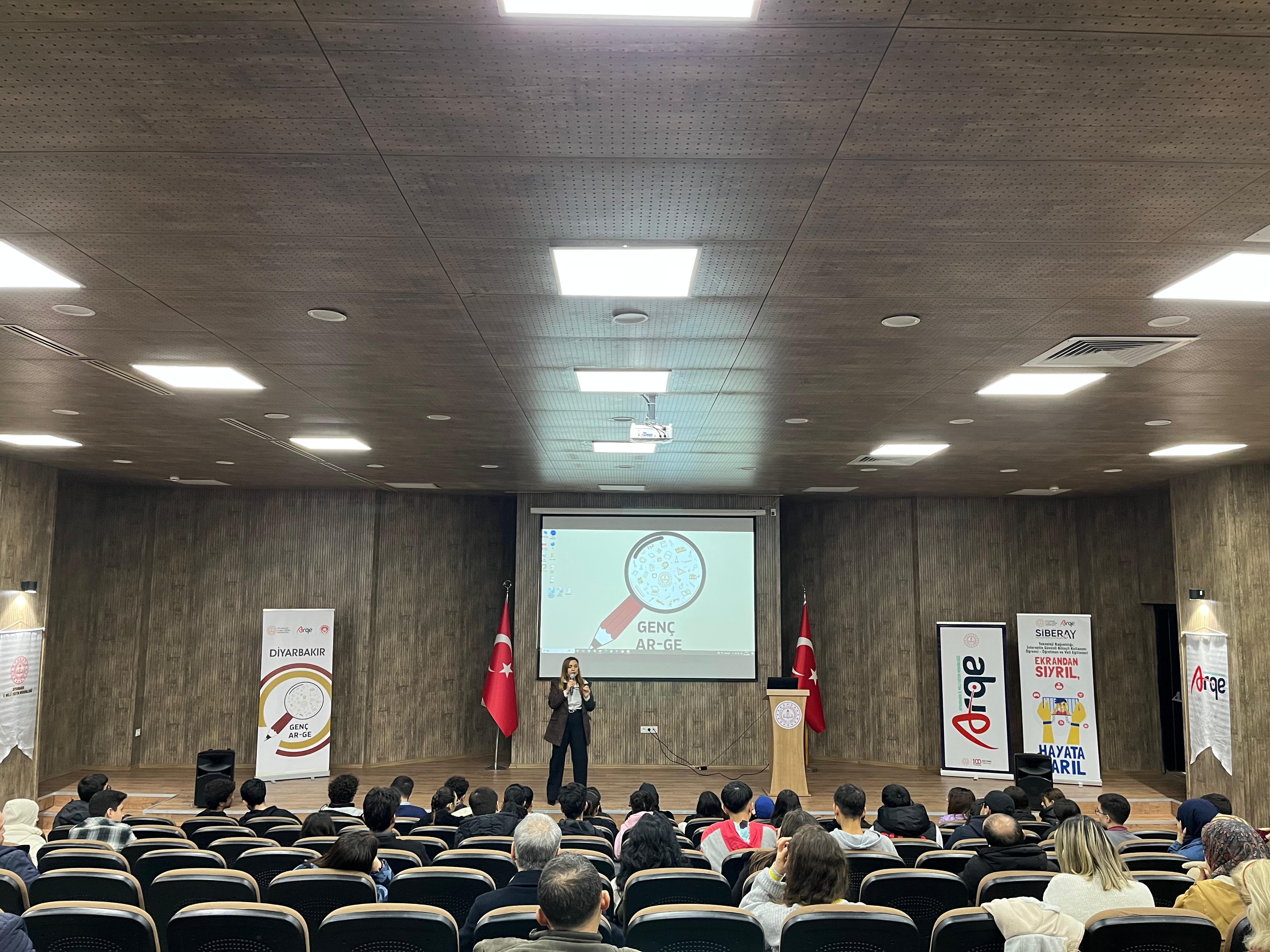 Ekrandan Sıyrıl, Hayata Sarıl