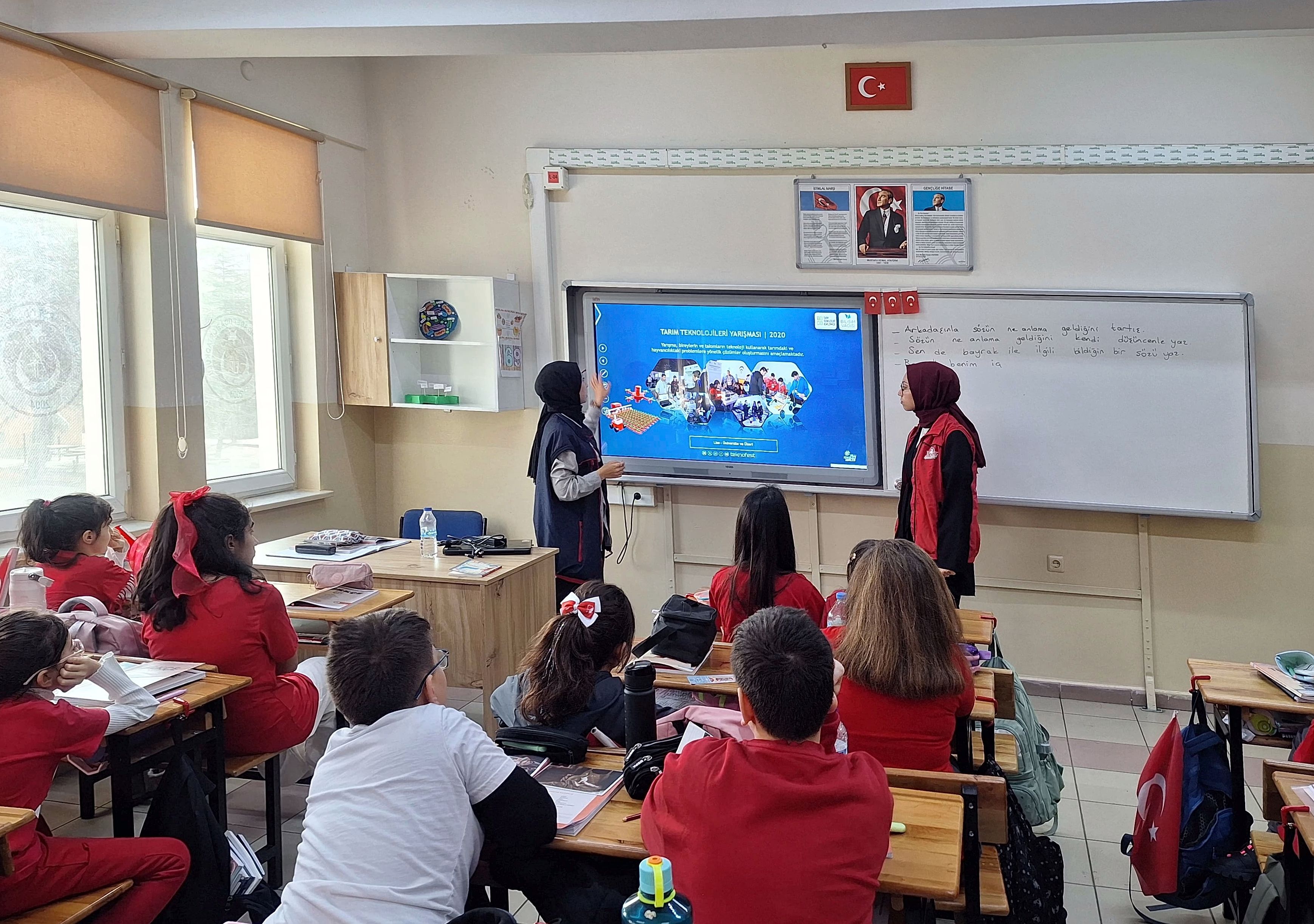 Eskişehir’de Teknoloji Meşalesi Okul Okul Geziyor: TEKNOFEST Ruhu Gençlerle Buluşuyor!