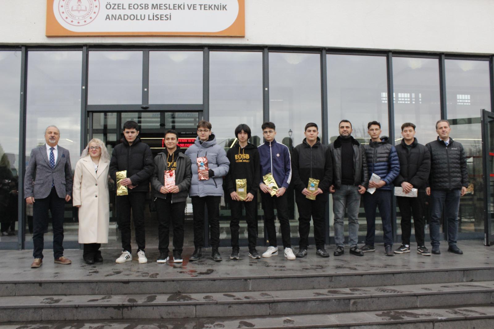 EOSB Teknik Kolejde Bayrak Sevgisi Şiirle, Resimle ve Kompozisyonla Taçlandı