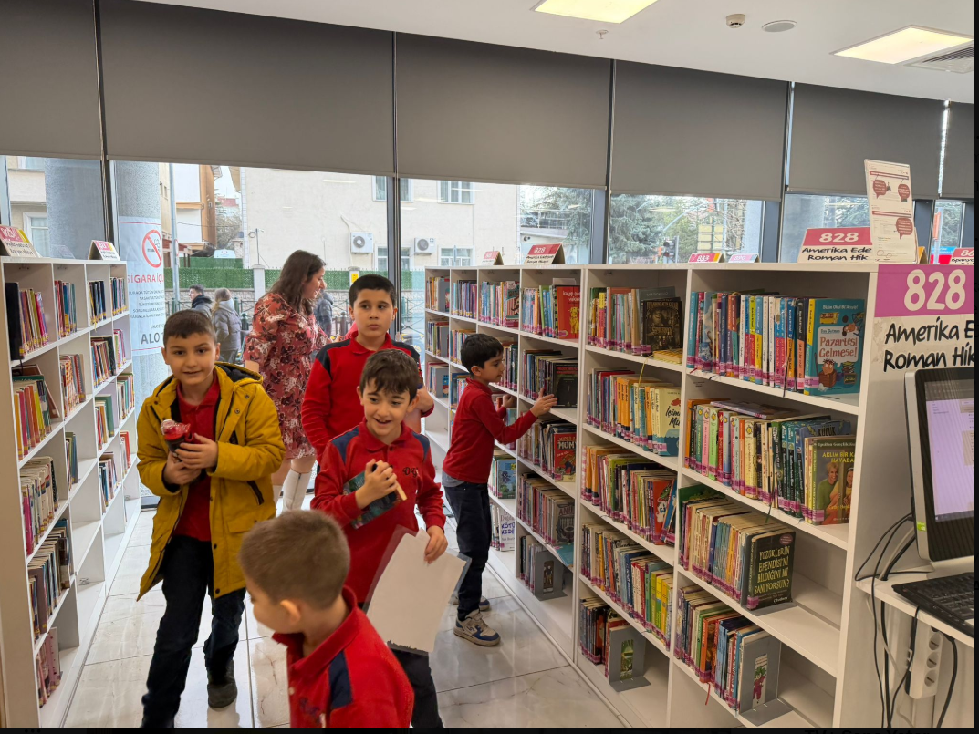 Bir Kütüphane Macerası: Osmangazi İlkokulu Kelimelerin İzinde!