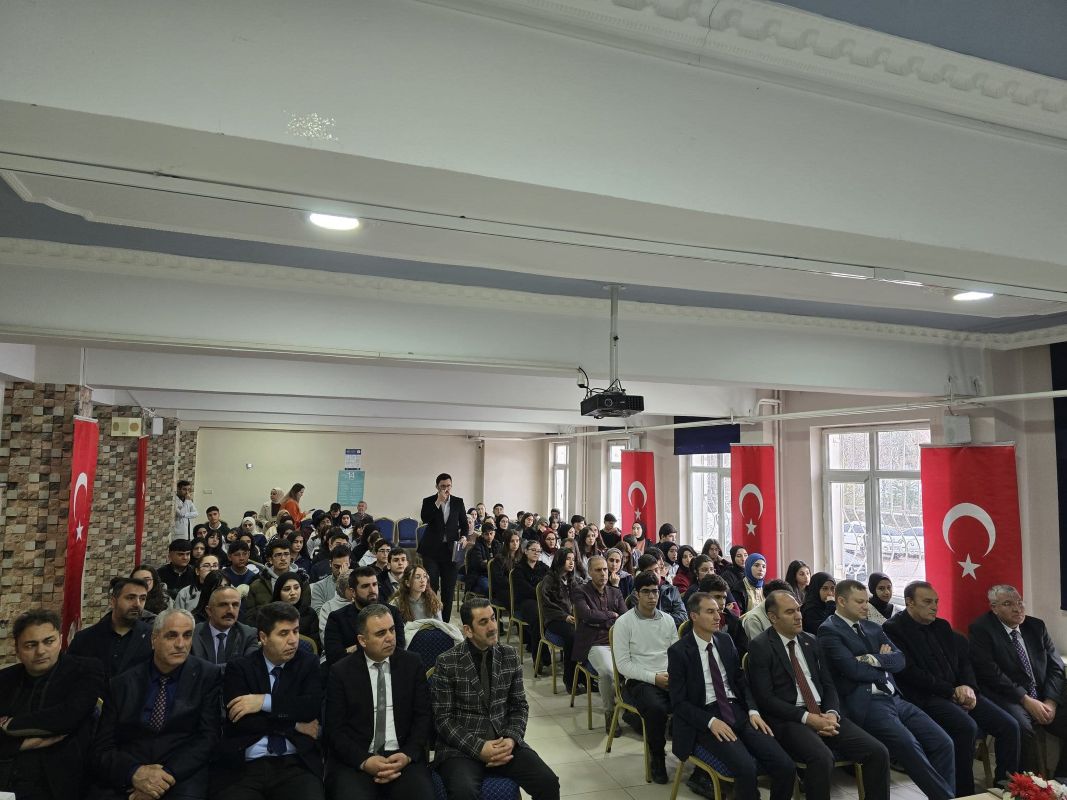 GENÇ AR-GE NEFERLERİ DÜŞÜNCE DÜNYALARINI ZENGİNLEŞTİREN BİR DENEYİM YAŞADILAR