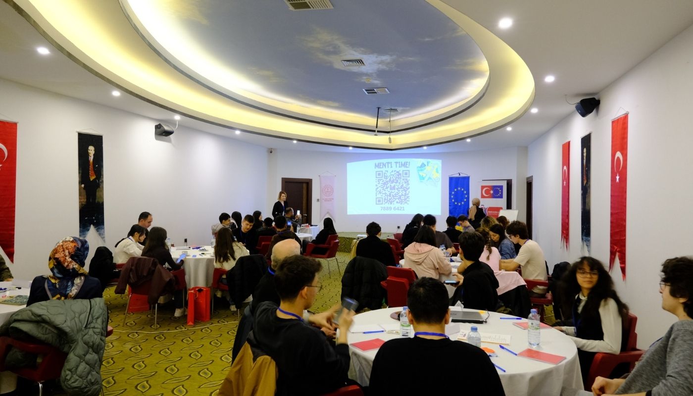 Genç Fikirden Projeye Uygulamalı Gençlik Projesi Yazma Eğitimi