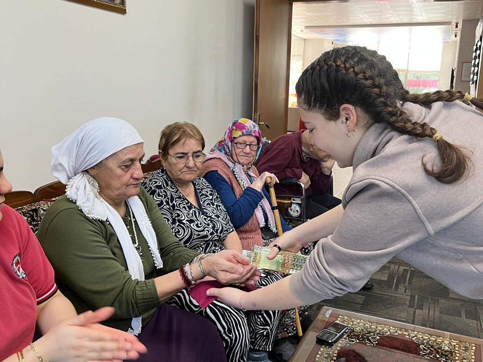 Giresun Atatürk Mesleki ve Teknik Anadolu Lisesi Öğrencilerimizden Huzurevi Ziyareti