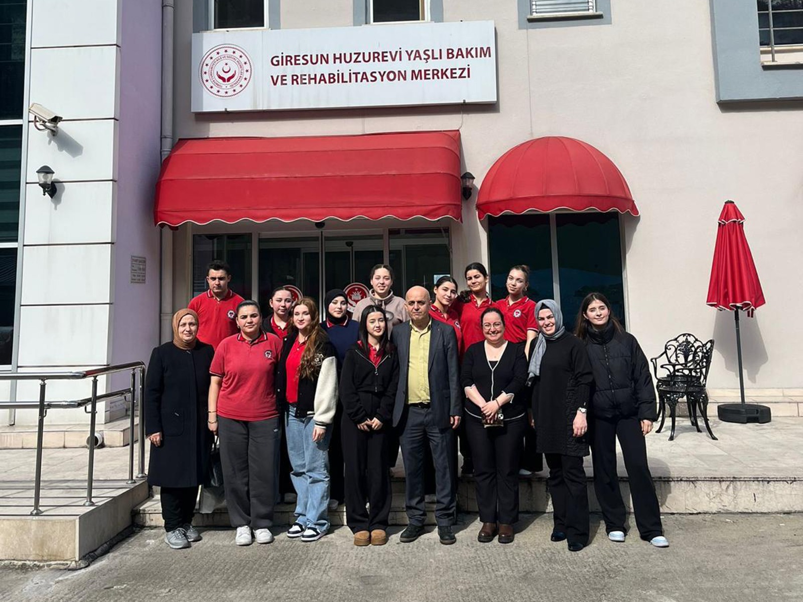 Giresun Atatürk Mesleki ve Teknik Anadolu Lisesi Öğrencilerimizden Huzurevi Ziyareti