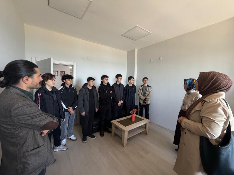 GENÇ AR-GE'DEN AİLE VE SOSYAL HİZMETLER MÜDÜRLÜĞÜNE ZİYARET