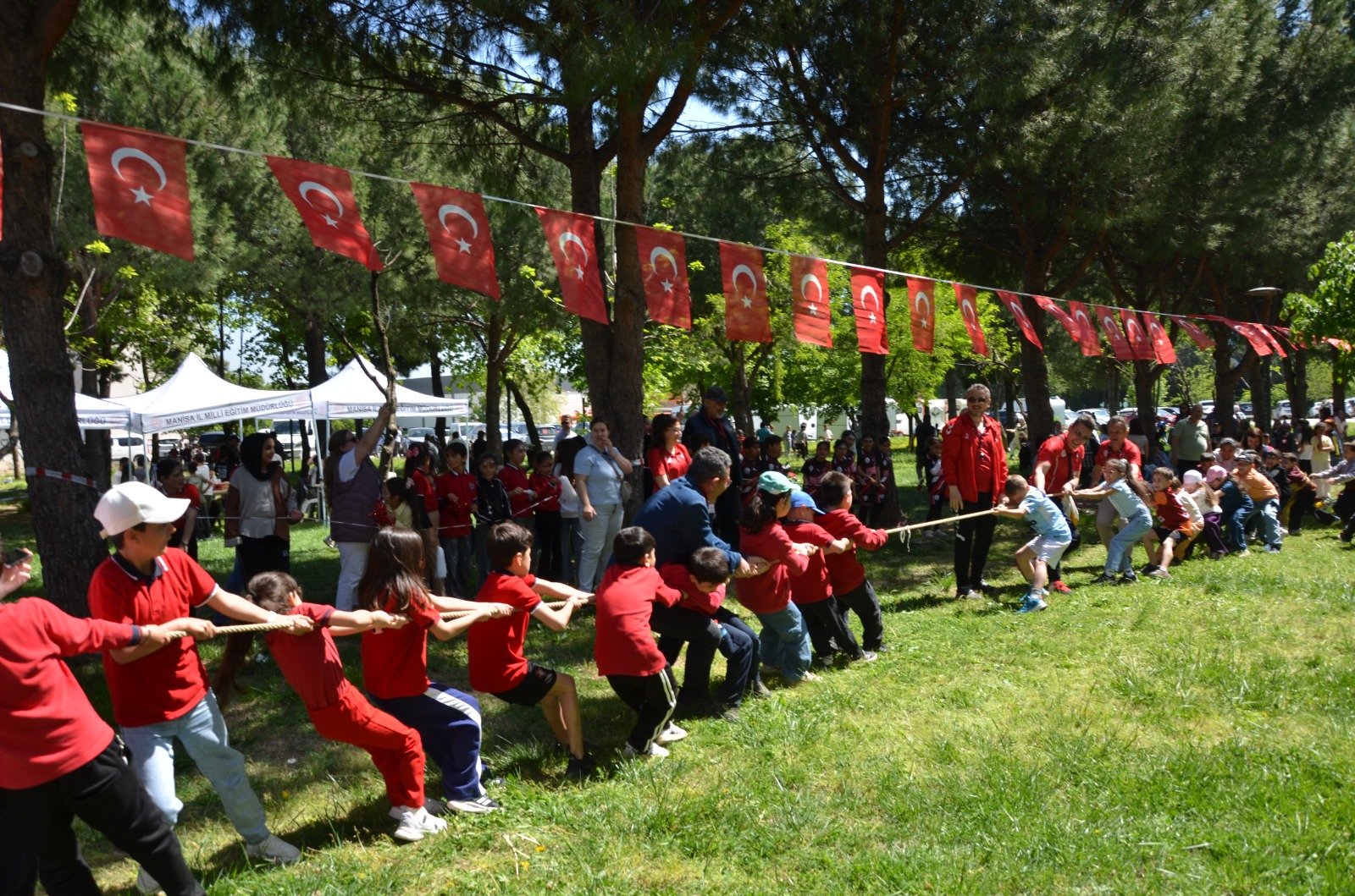 MANİSA 3. GELENEKSEL ÇOCUK ŞENLİĞİ GERÇEKLEŞTİRİLDİ.