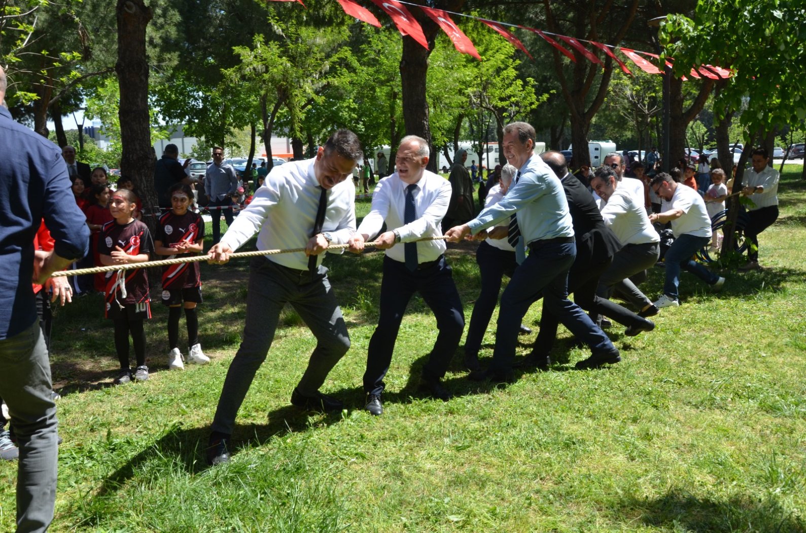 MANİSA 3. GELENEKSEL ÇOCUK ŞENLİĞİ GERÇEKLEŞTİRİLDİ.