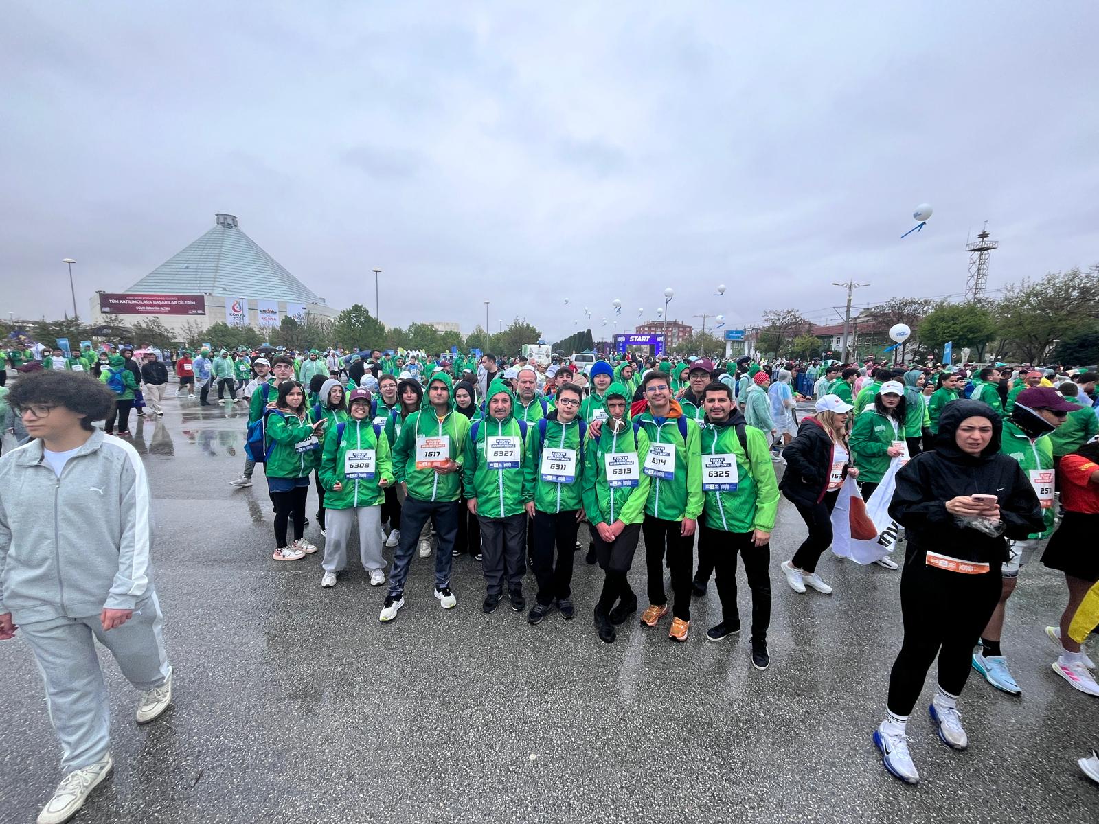 GENÇ AR-GE 5. ULUSLARARASI KONYA YARI MARATONUNDA YARIŞTI