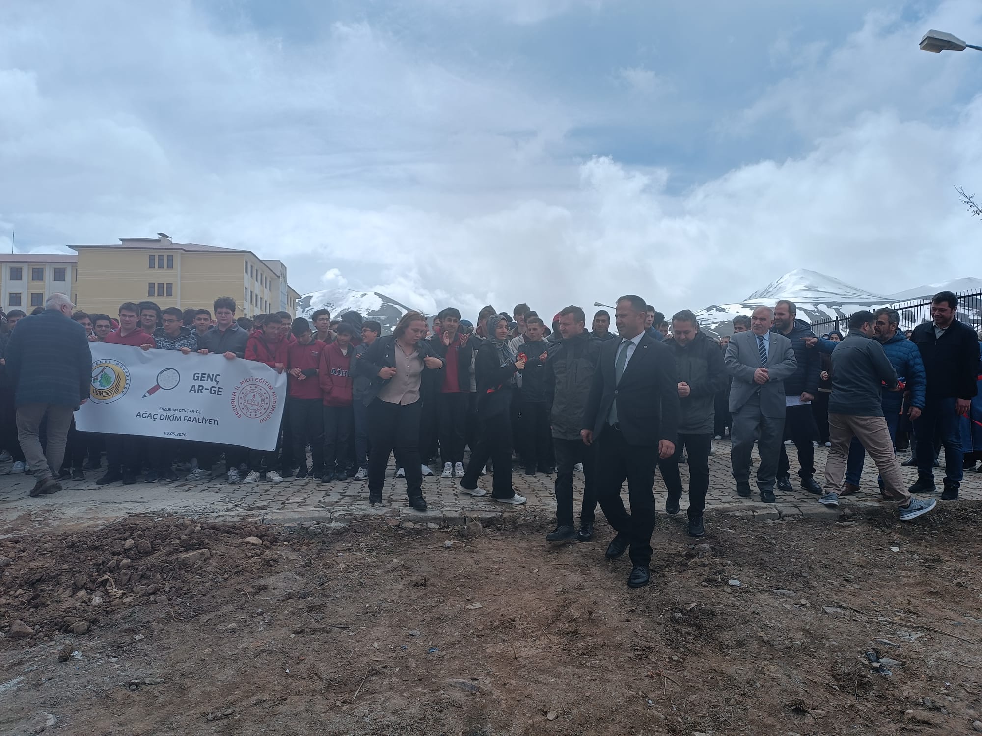 GENÇ AR-GE  FAALİYETLERİ KASPSAMINDA FİDAN DİKİM ETKİNLİĞİ