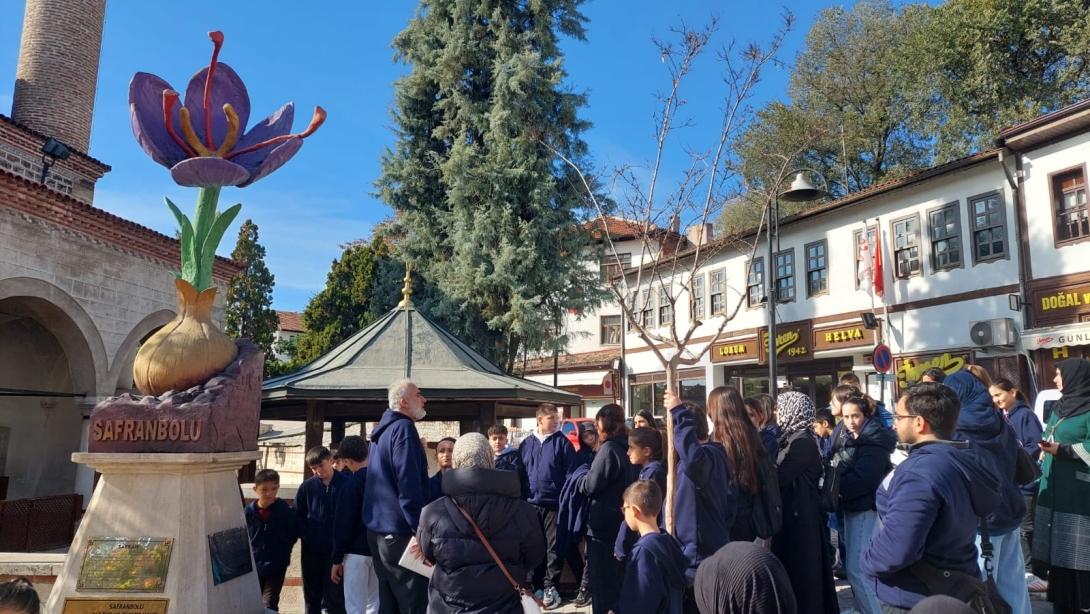 Genç Arge Ortaokul Öğrencilerimizin "İşte Birlik, Güçte Birlik" Projesi ile Gençlere Eğitim, Kültür ve Spor Yolculuğu Safranbolu Gezisi ve Kahvaltı Programı İle Başladı