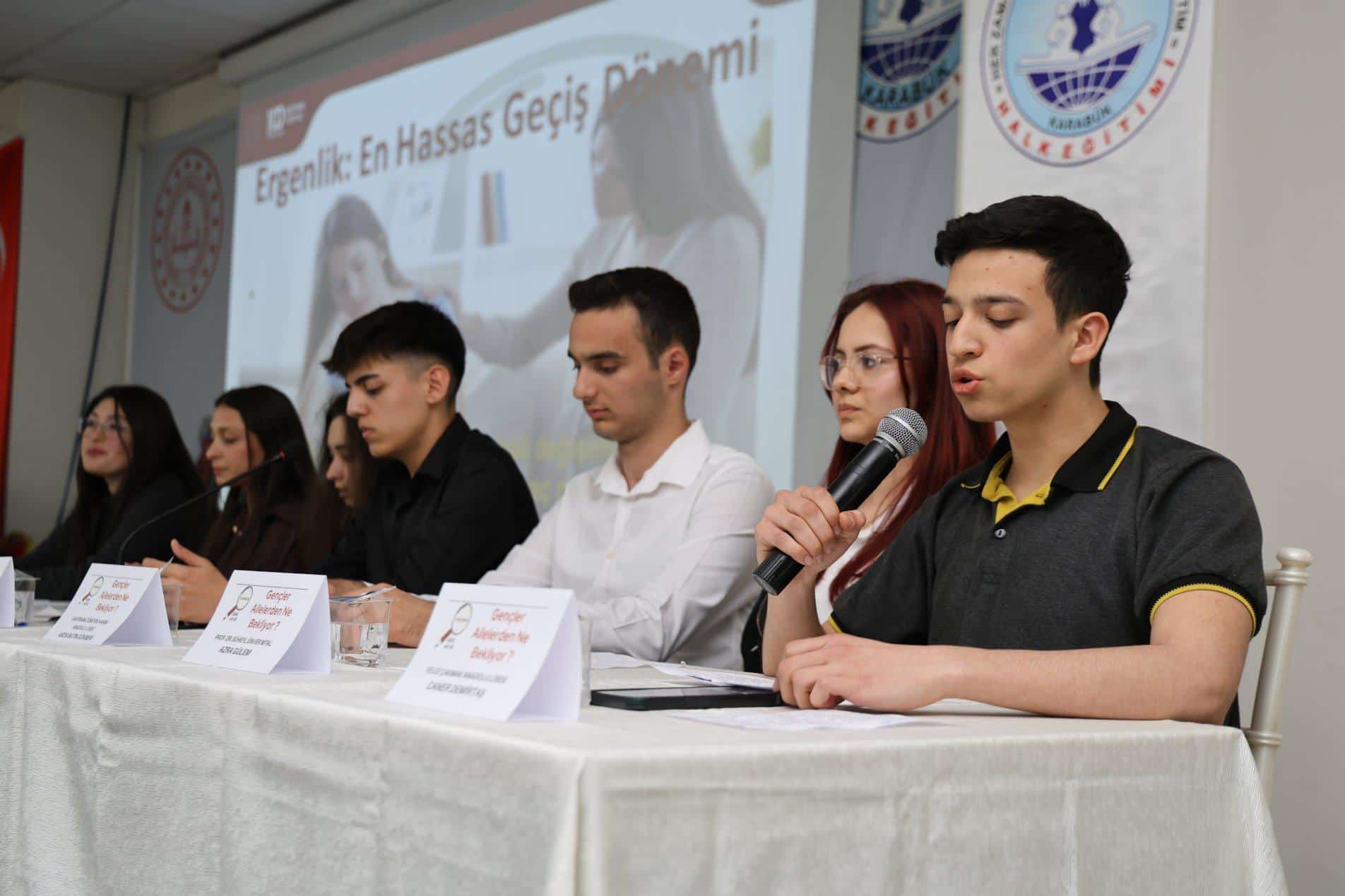 "Gençler Ailelerden Ne Bekliyor?" Paneli Gerçekleştirildi