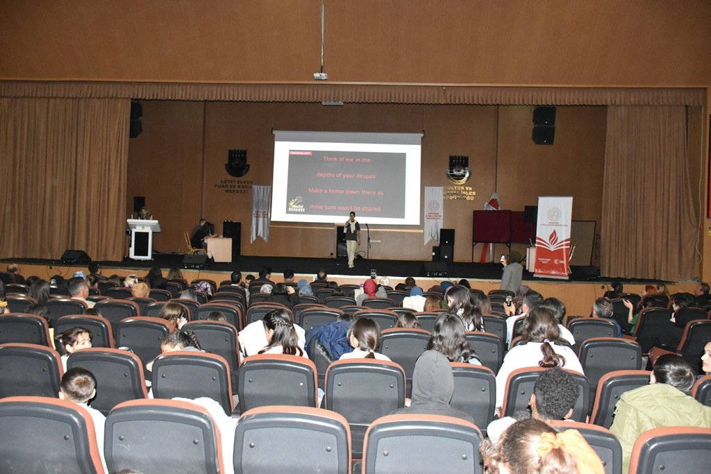 Öğrenciler İngilizceyi Sahneye Taşıdı: Karaman'da English Fest Finali