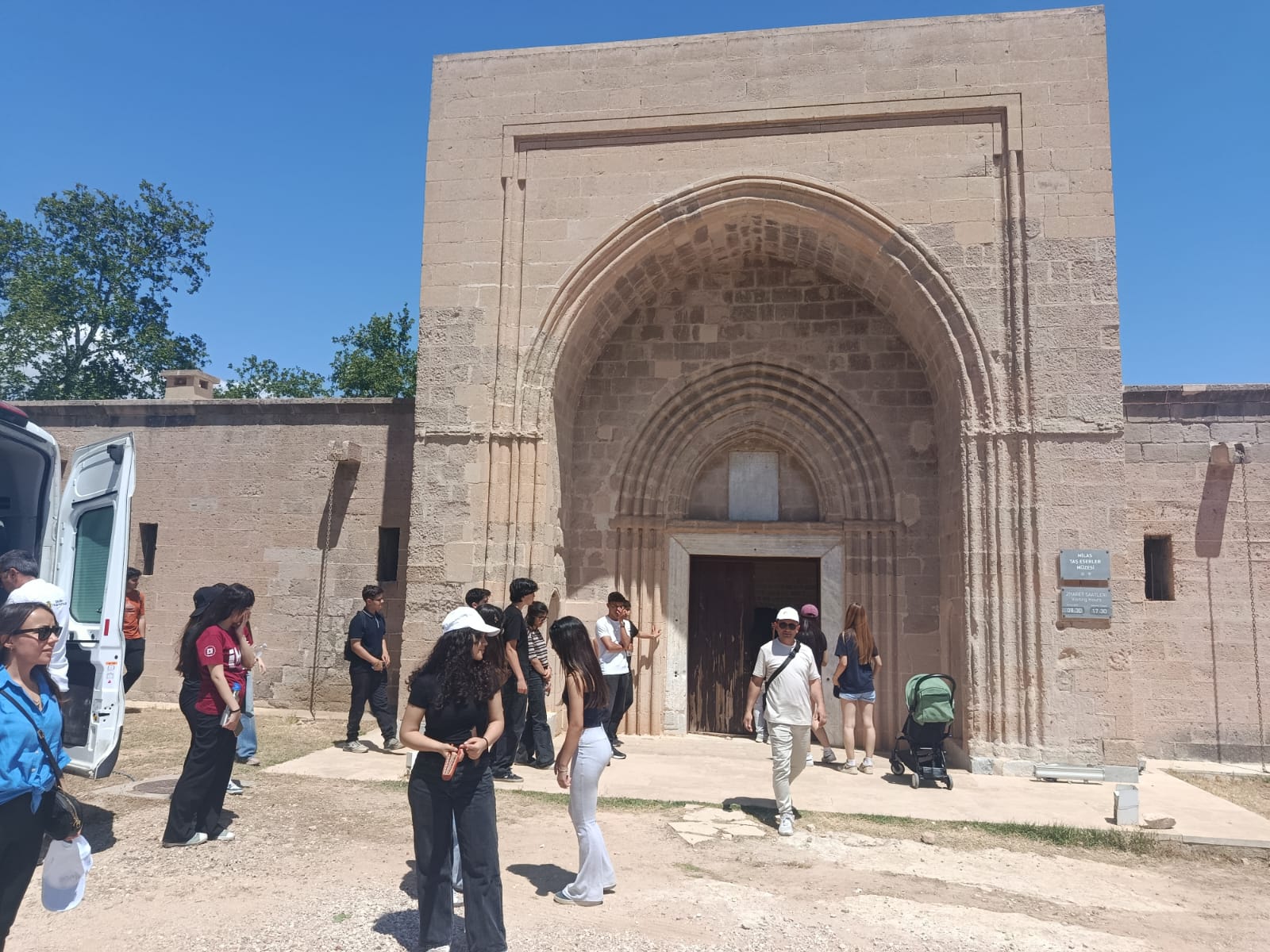 MİLAS GENÇ AR-GE Arkeoloji ve Kültürel Miras ‘’Euromos Antik Kenti ve Beçin Kalesi Gezisi’’