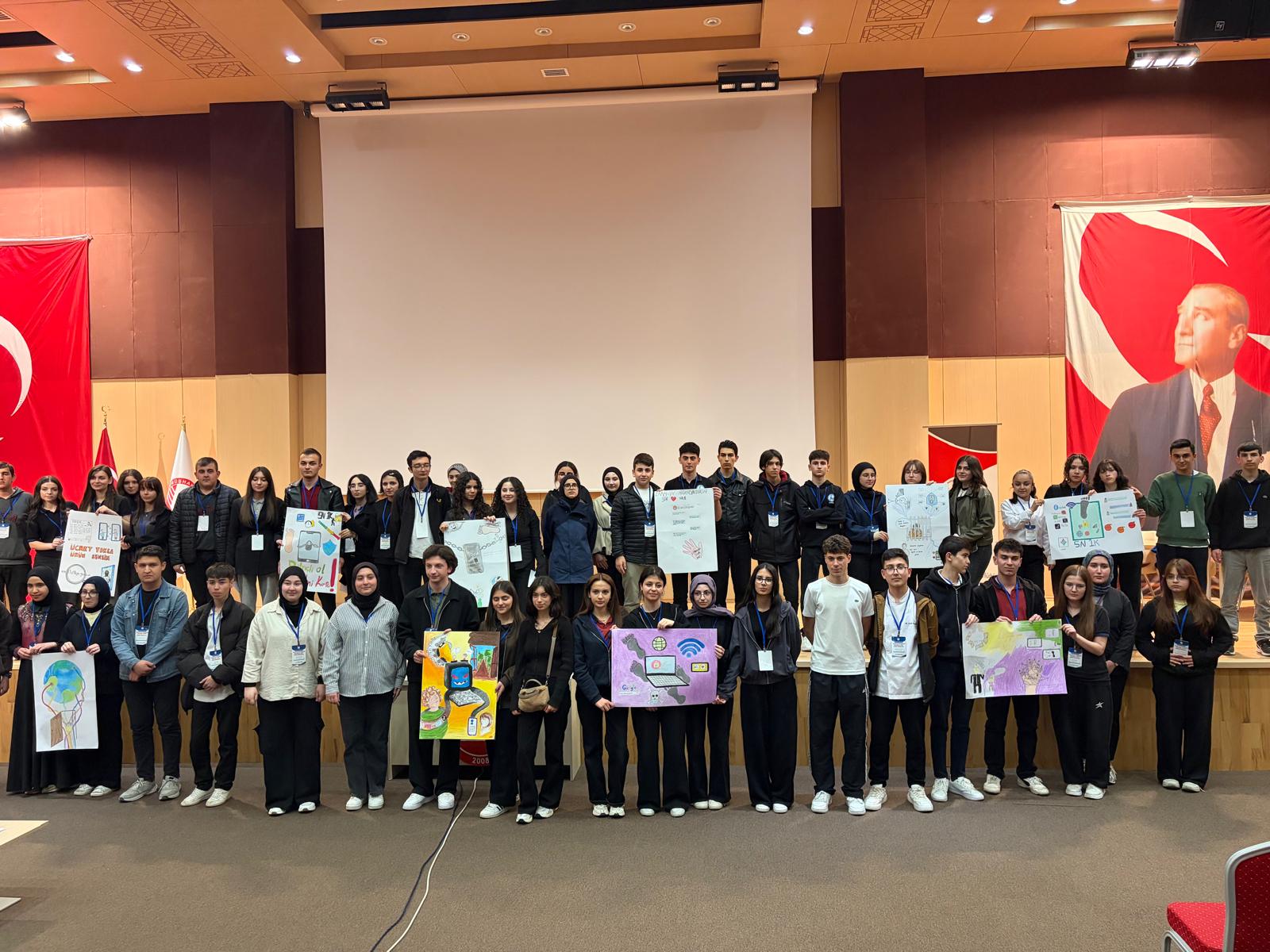 Çevrim İçi Ortamlarda Etik ve Güvenlik Konulu Atölye Çalışmaları Gerçekleştirildi