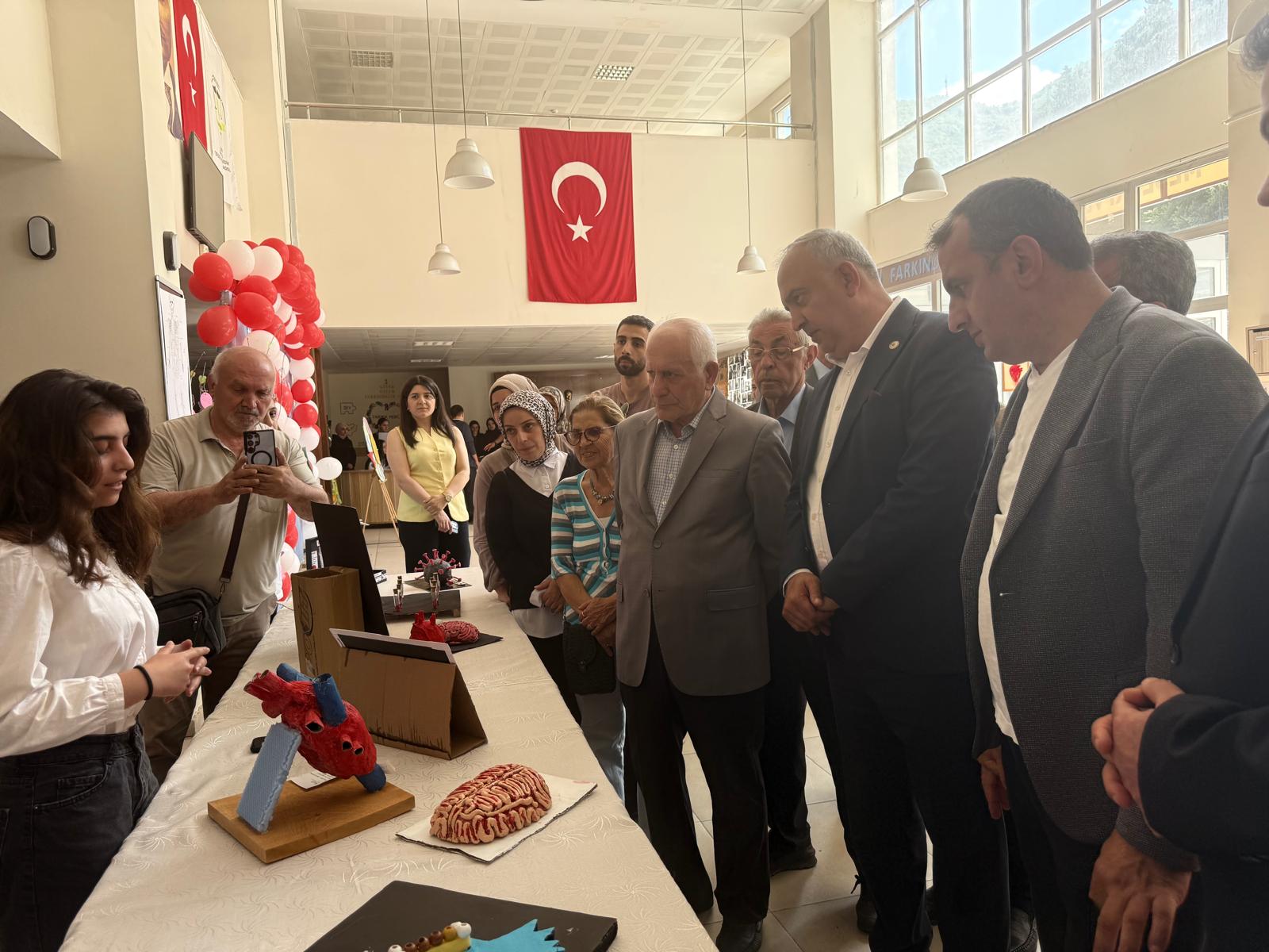 “İÇİMİZDEKİ DÜNYA” SERGİSİ VE KAN BAĞIŞI FARKINDALIĞI