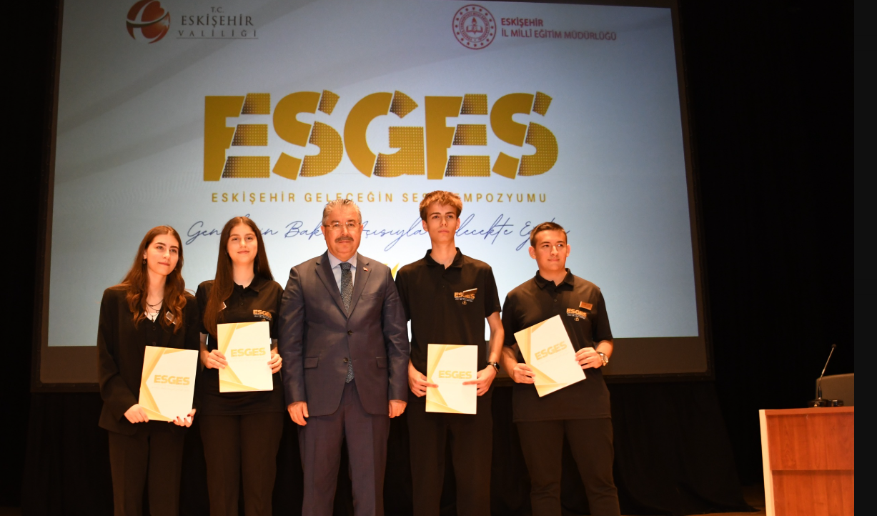 Geleceğin Eğitimi Eskişehir’de Şekilleniyor: ESGES III Öğrenci Sempozyumu Büyük Bir Vizyonla Gerçekleşti!