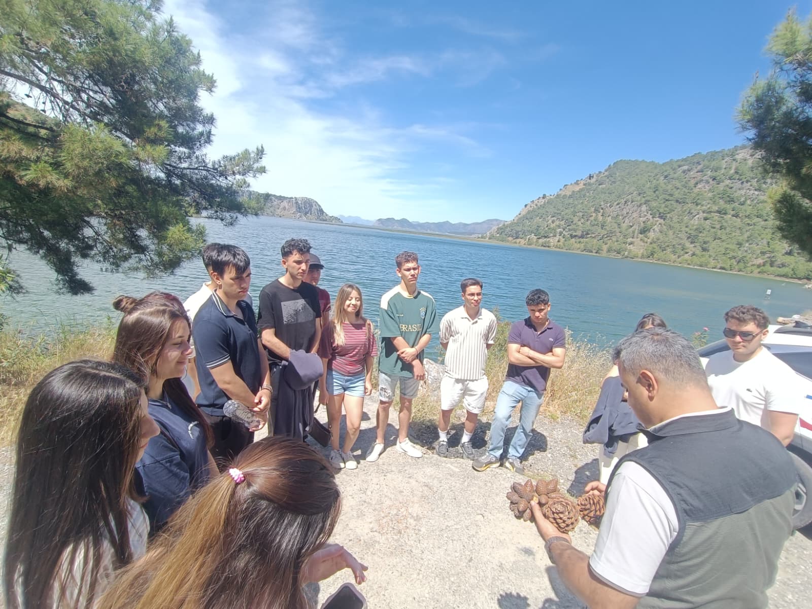 ORTACA GENÇ AR-GE Sulungur Gölü Çevre Temizliği ve Orman Yangınları Kızılçam Ağaçları Hakkında Bilgilendirme