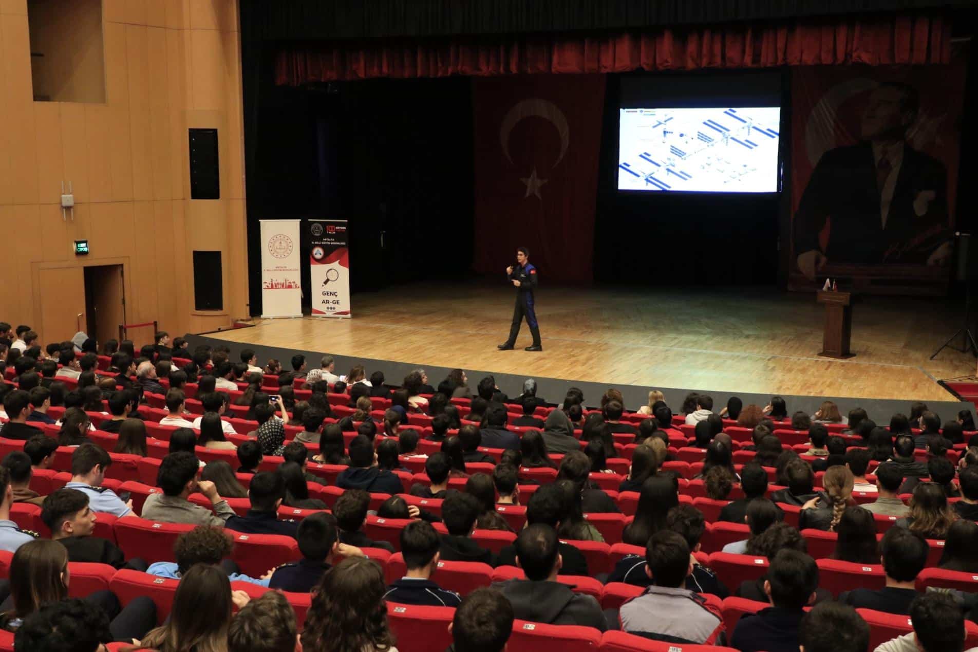 Tuva Cihangir ATASEVER Antalya'da Öğrenciler ile Buluşuyor