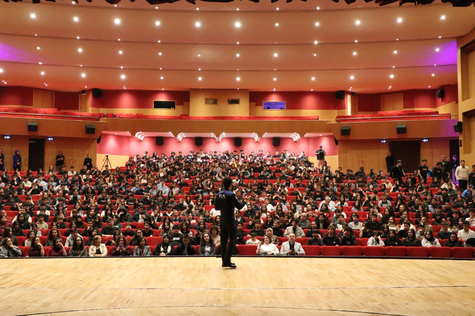 Tuva Cihangir ATASEVER Antalya'da Öğrenciler ile Buluşuyor