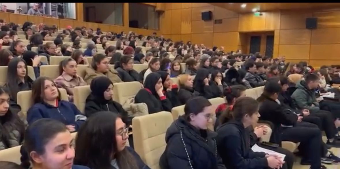 Rize Genç AR-GE Kapsamında Çayla Kitap Projesi Yazar Emine Şeceroviç Kaşlı İle Buluşma