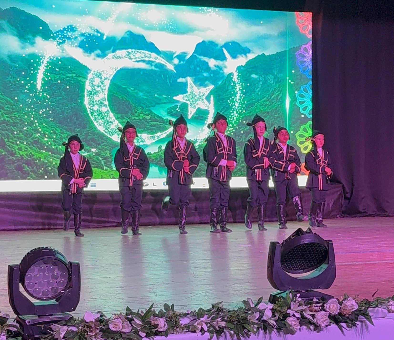 Manisa Maarif Halk Dansları Topluluğu Kültürel Mirası Sahneye Taşıdı