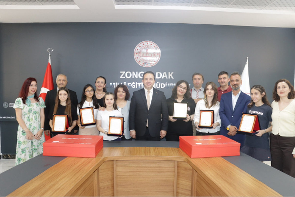 Savunmadan Sanata Genç Tasarımlar Özel Gün Kartı ve Tişört Tasarım Yarışması Ödül Töreni