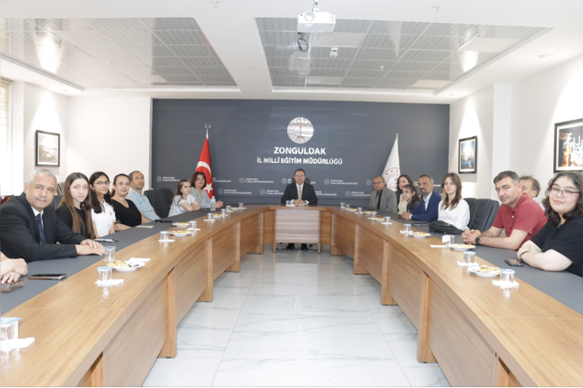 Savunmadan Sanata Genç Tasarımlar Özel Gün Kartı ve Tişört Tasarım Yarışması Ödül Töreni